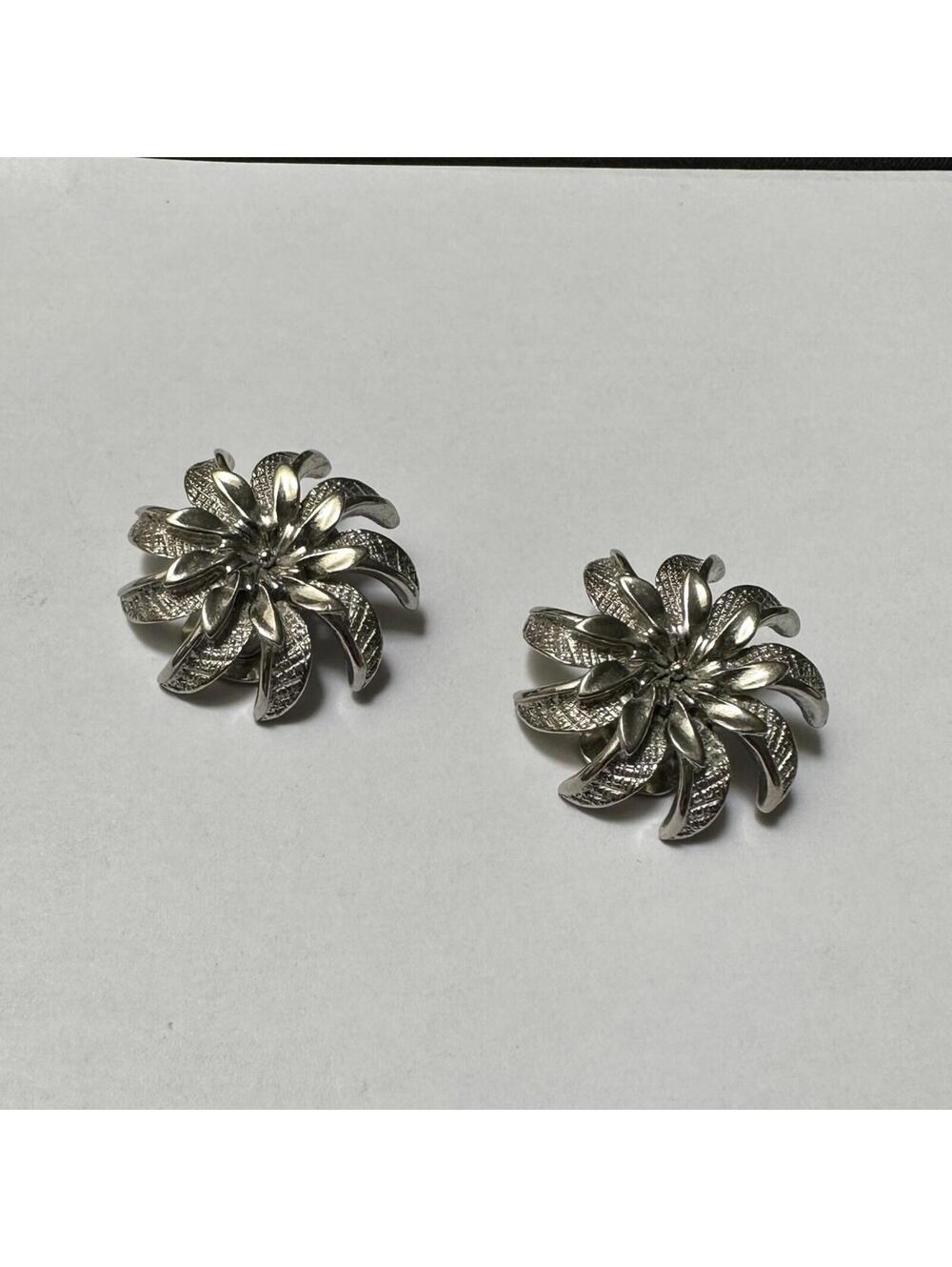 Vintage Kramer Silver Tone Textured Flower Clip On Earrings Signed